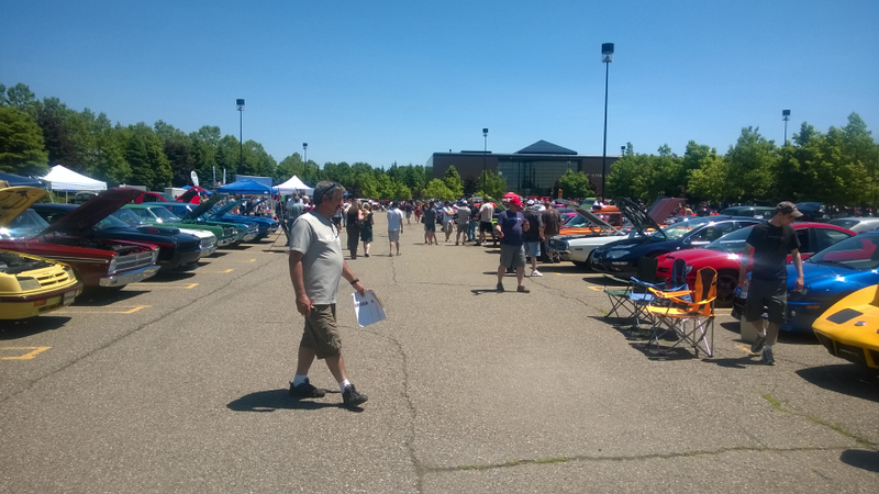 Illustration for article titled The Chrysler Employee Car Show Was Ballin'tastic